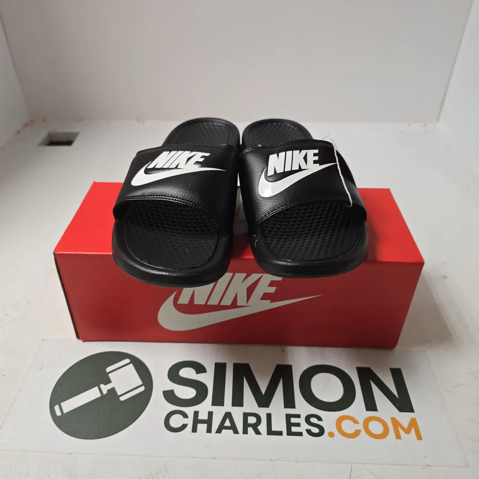 BOXED PAIR OF NIKE BENASSI JDI SLIDES IN BLACK - UK 9