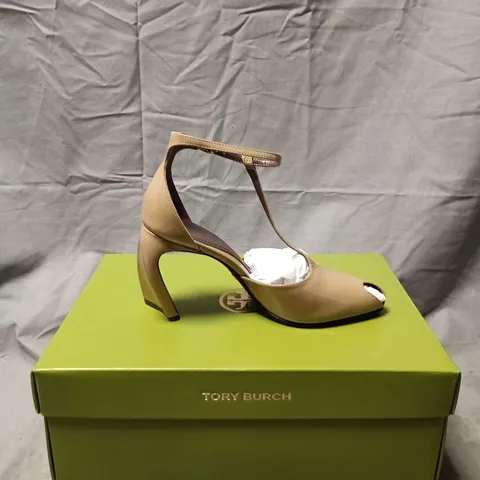 BOXED PAIR OF TORY BURCH PEEP-TOE T-STRAP HEEL, WARM NUTMEG – UK 3.5 (US 6.5)