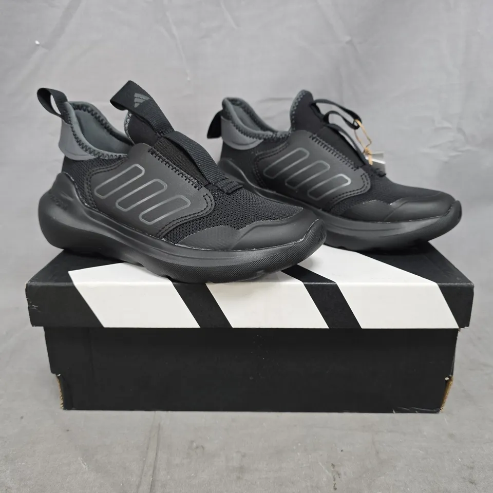 BOXED PAIR OF ADIDAS TENSAUR COMFORT KID'S SHOES IN BLACK SIZE UK 13K