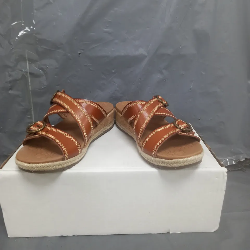 CALI FROM SKECHERS SANDALS TAN SIZE 5