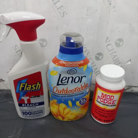 TOTE OF APPROX 10 CLEANING PRODUCTS TO INCLUDE LENOR , WASHING UP LIQUID , FLASH BLEACH , ETC