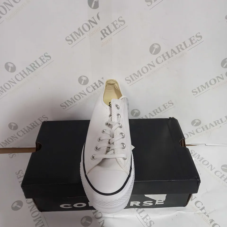 BOXED PAIR OF CONVERSE WOMENS WHITE SIZE 6.5