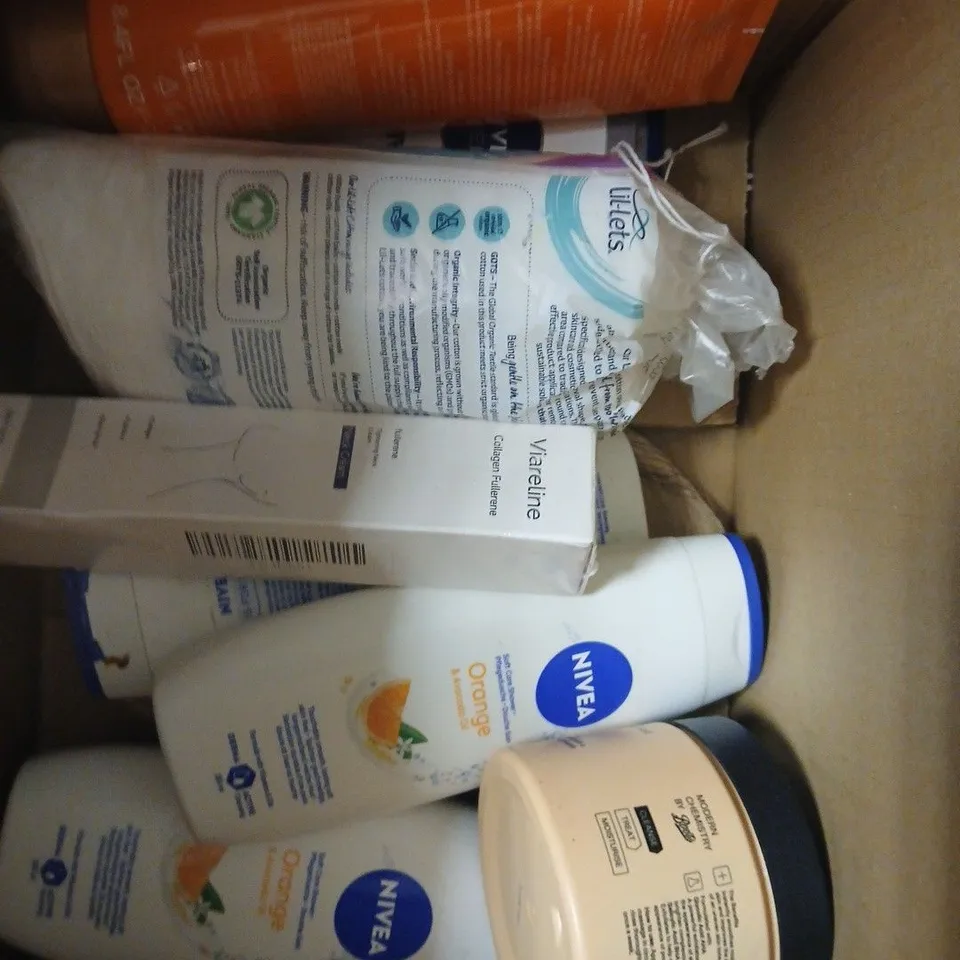 APPROX 12 ASSORTED BEAUTY PRODUCTS TO INCLUDE MILKSHAKE SHAMPOO, MILKSHAKE CONDITIONER, GLAZE CONDITIONER, ETC