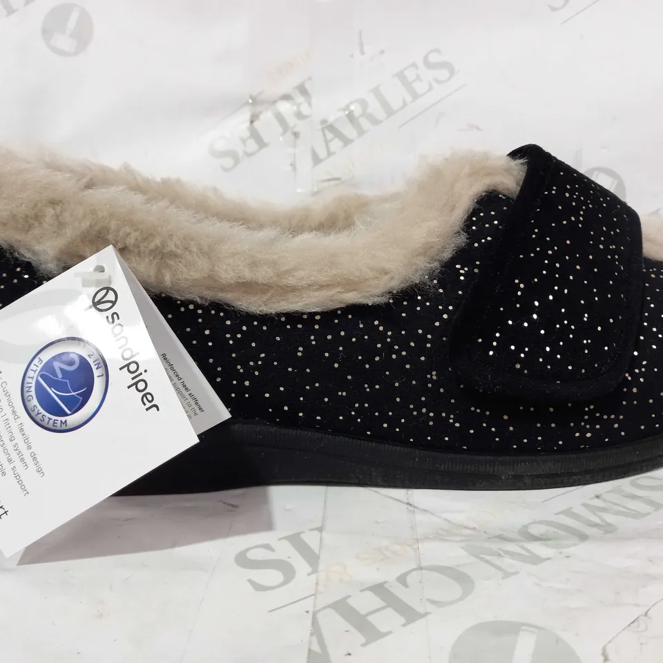 BOXED PAIR OF SANDPIPER SELINA BLACK SPARKLE SLIPPERS UK SIZE 7