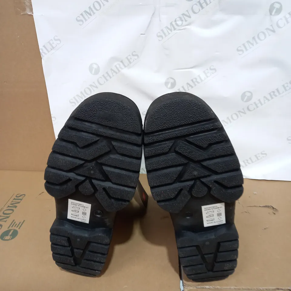 PAIR OF BOXED COTTON TRADERS WATERPROOF BOOTS SIZE 7
