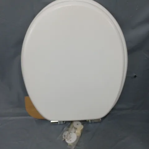 BOXED HOME SLOW CLOSE TOILET SEAT