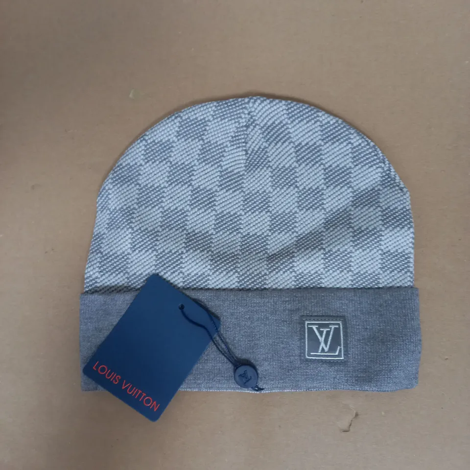 LOUIS VUITTON BEANIE IN GREY ONE SIZE
