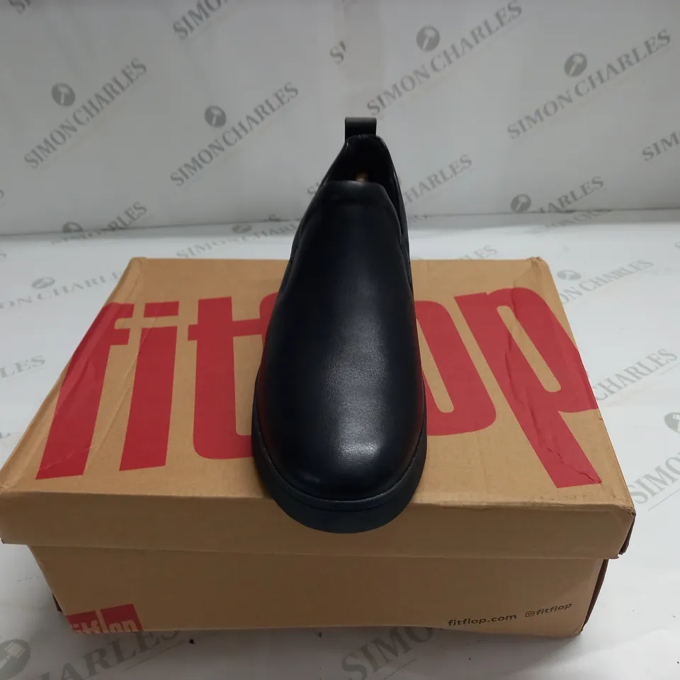 FITFLOPS RALLY LEATHER SLIP ON TRINERS IN BLACK  - SIZE 5