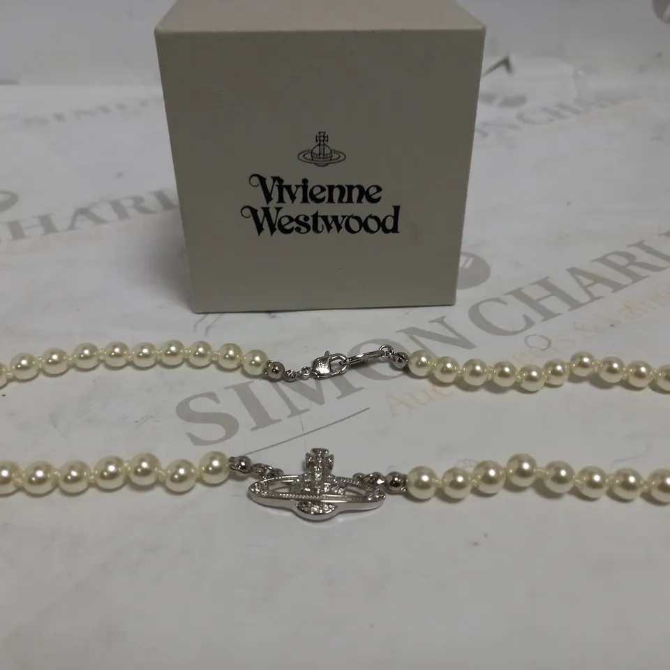 VIVIENNE WESTWOOD-STYLE PEARL NECKLACE