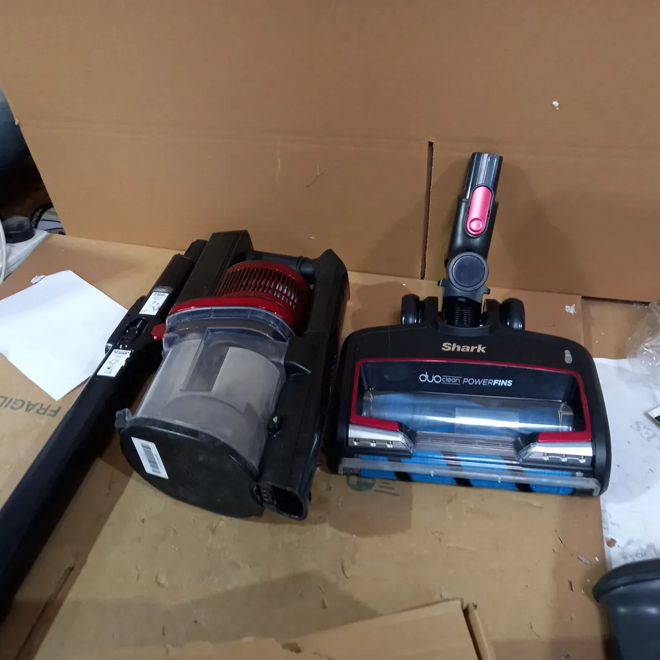 OUTLET SHARK CORDLESS VACUUM WITH POWERFINS, FLEXOLOGY & TRUPET