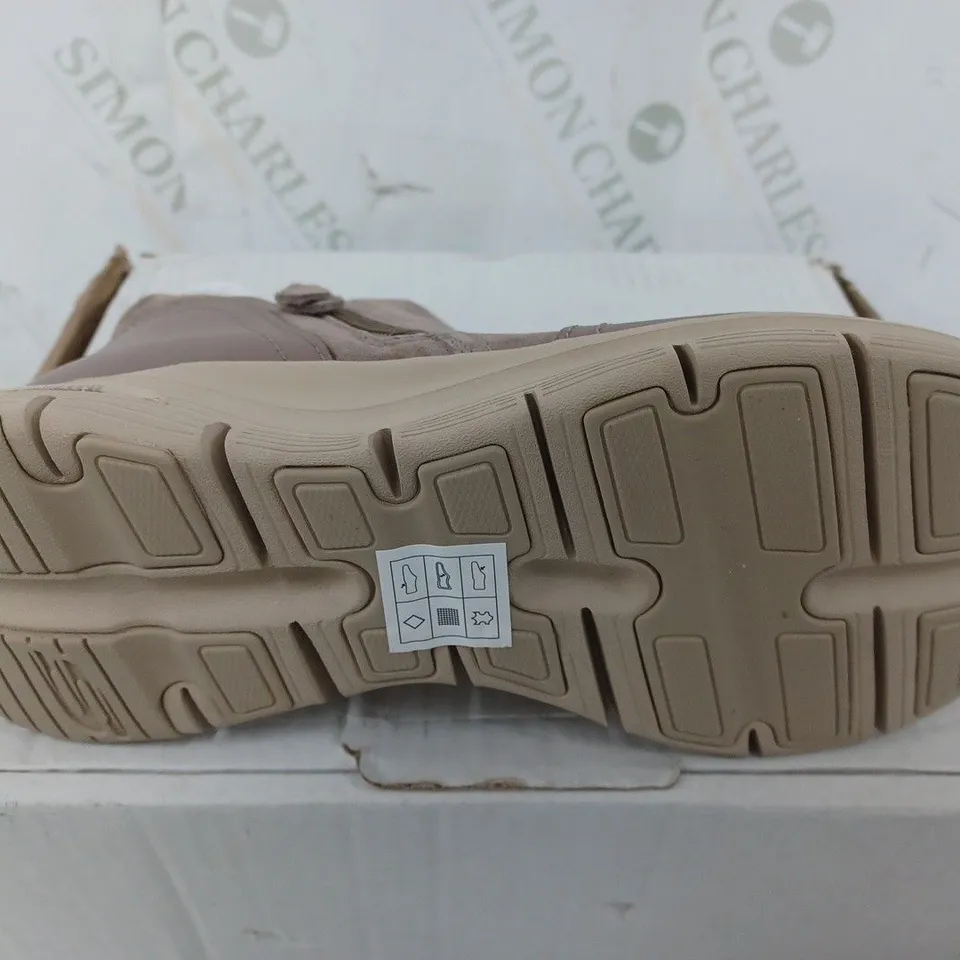 BOXED SKECHERS ARCH FIT SMOOTH ZIP BOOTS, MUSHROOM - SIZE 5