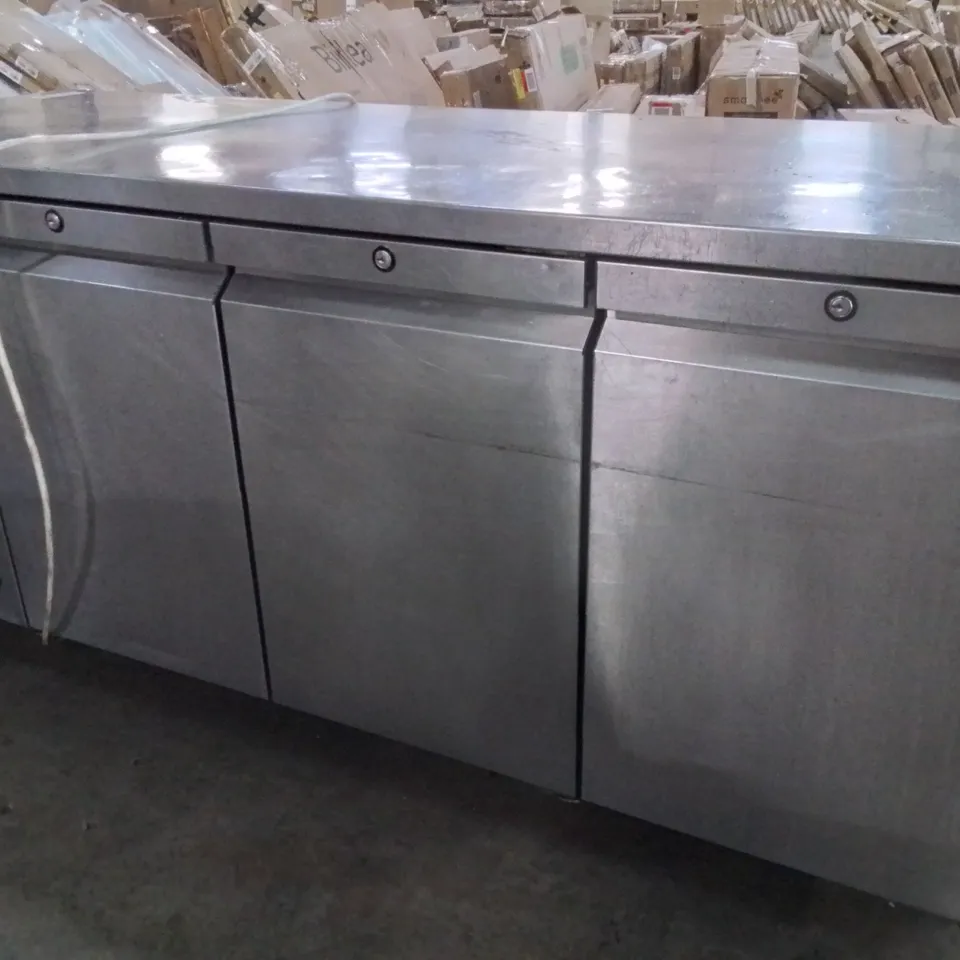 WILLIAMS HJC3-HC R2 JADE THREE DOOR COUNTER GN 1/1 REFRIGERATOR