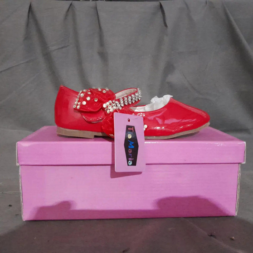 APPROXIMATELY 14 BOXED PAIR OF TIA MARIA KIDS MARY JANE SHOES IN RED VARIOUS SIZES TO INCLUDE SIZE 30EU