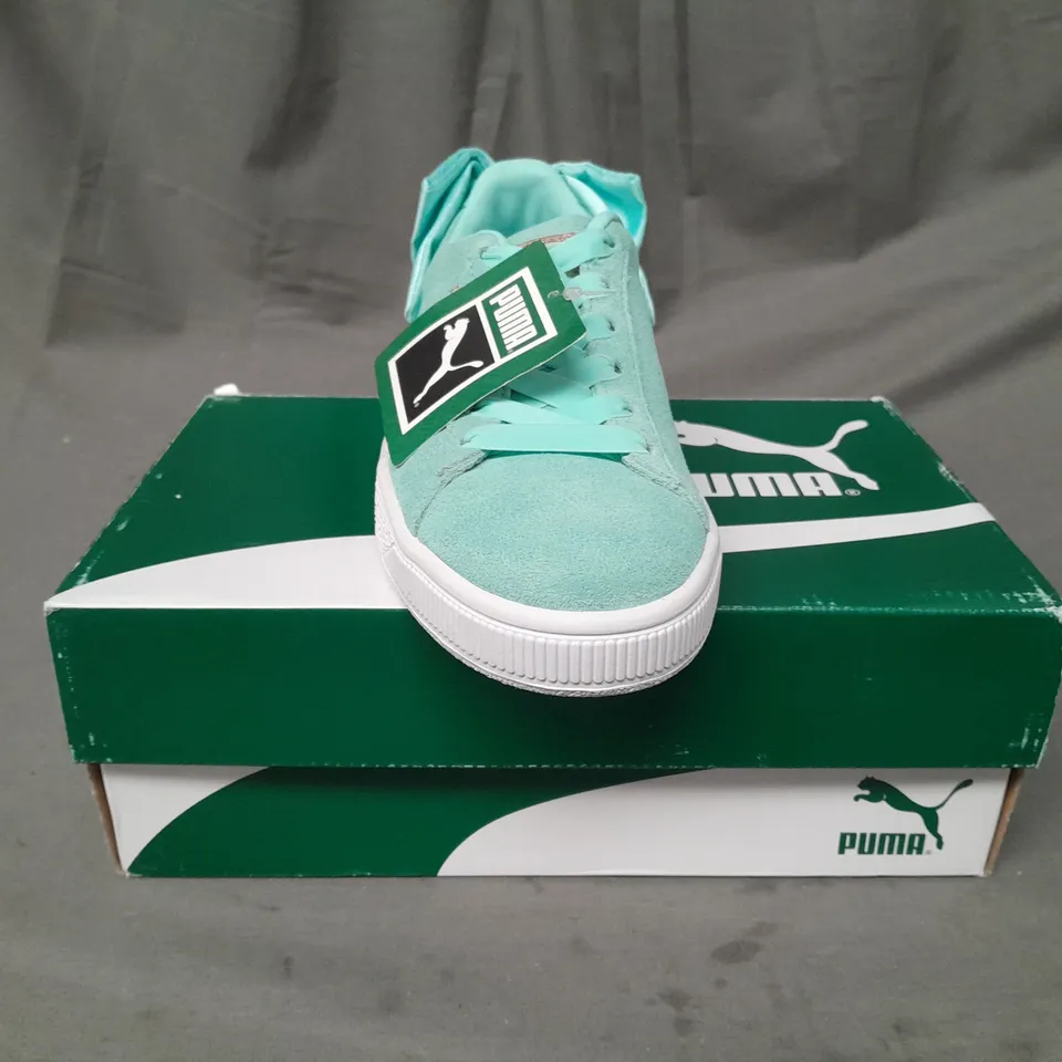 BOXED PAIR OF PUMA SUEDE BOW WOMENS SHOES IN ISLAND PARADISE UK SIZE 3.5
