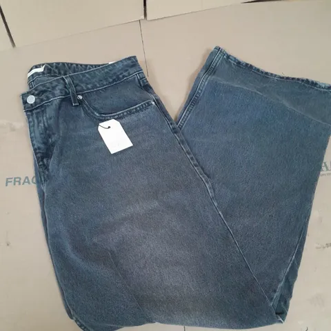 LEVIS LOW LOOSE BLACK JEANS SIZE 32 X 31