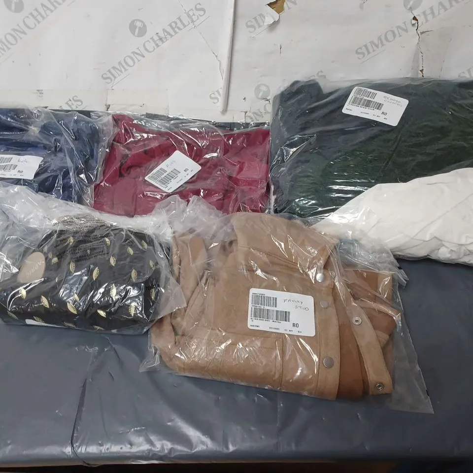 APPROXIMATELY 20 LADIES CLOTHING ITEMS IN VARIOUS COLOURS, STYLES AND SIZES