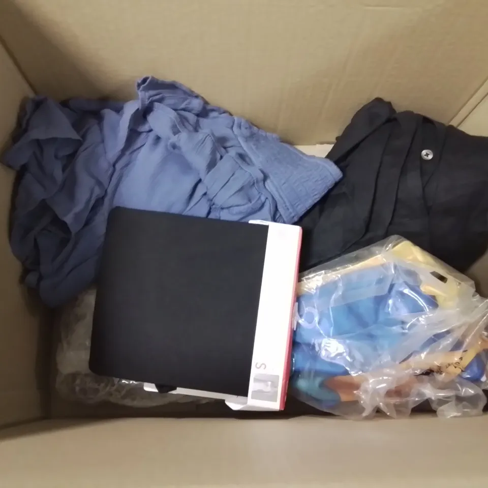 LOT OF 10 ASSORTED CLOTHING ITEMS TO INCLUDE GRADUATION GOWN, REPEAT T-SHIRT AND PIECES CREW JUMPER - VARIOUS SIZES