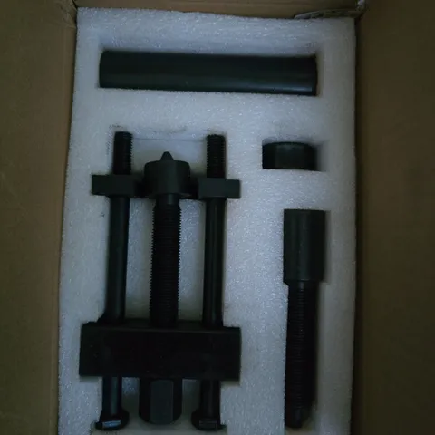 Automotive workshop puller/press tool kit in foam insert box