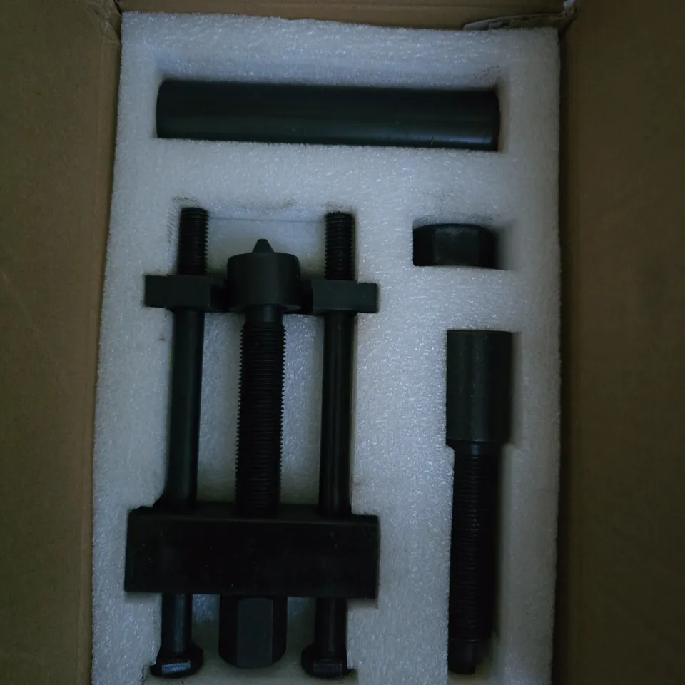 Automotive workshop puller/press tool kit in foam insert box