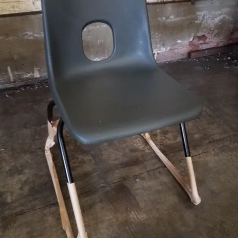 BLACK PLASTIC CHAIR
