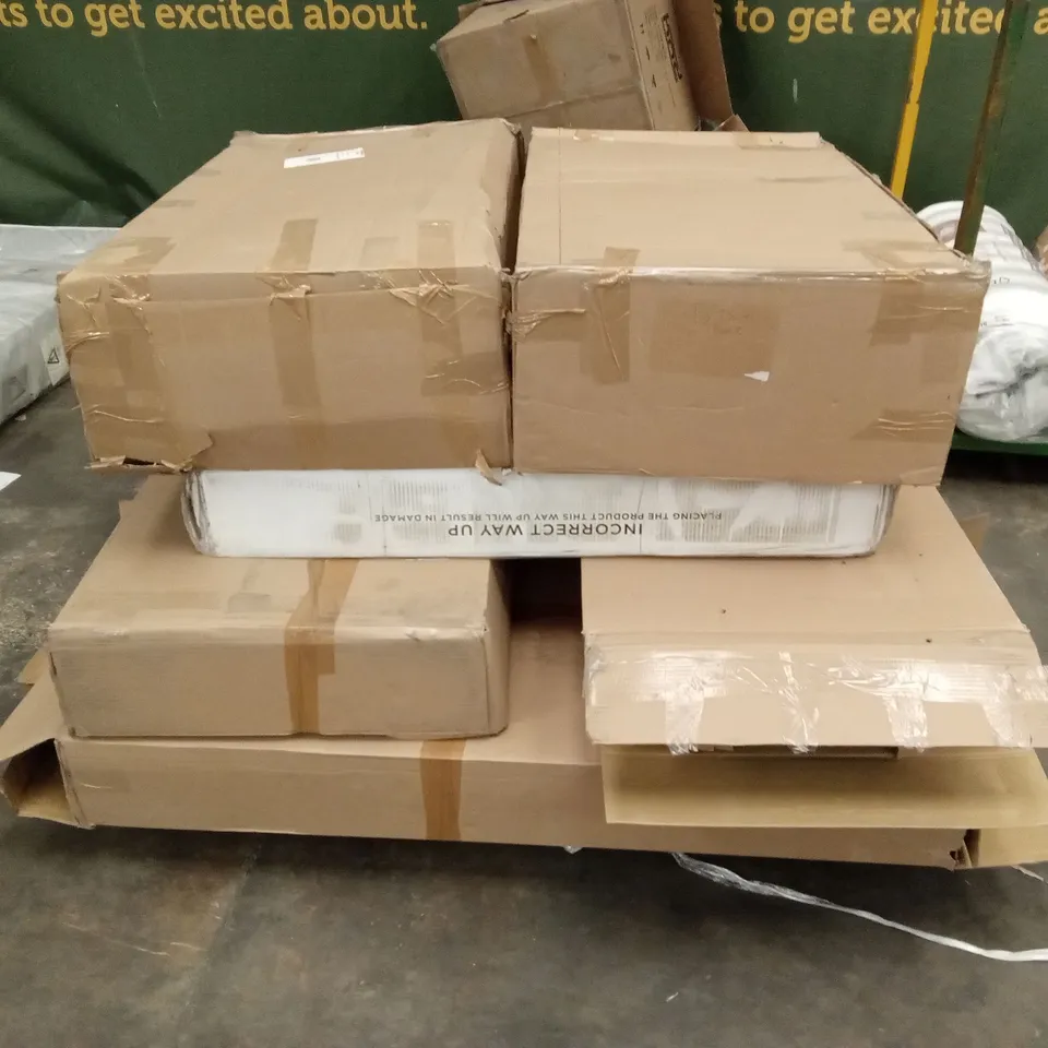 PALLET OF ASSORTED GARDEN FURNITURE AND GARDEN FURNITURE PARTS AND PIECES