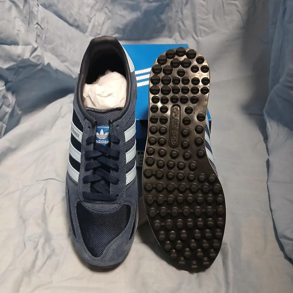 ADIDAS LA TRAINER SNEAKERS – NAVY/WHITE, BOXED UK 9 1/2 (US 10)