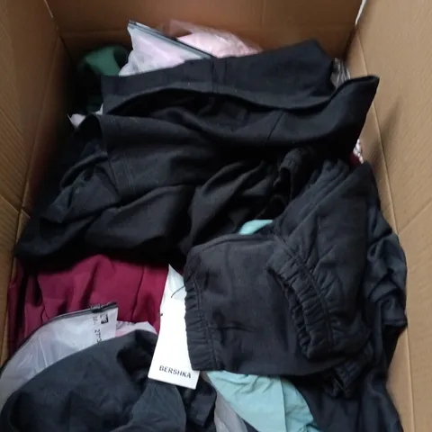 BOX OF APPROXIMATELY 25 ASSORTED CLOTHING ITEMS IN VARIOUS STYLES , COLOURS AND SIZES