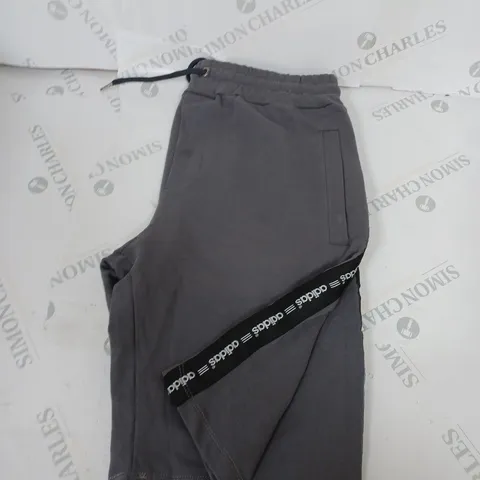 ADIDAS CASUAL SHORTS SIZE L