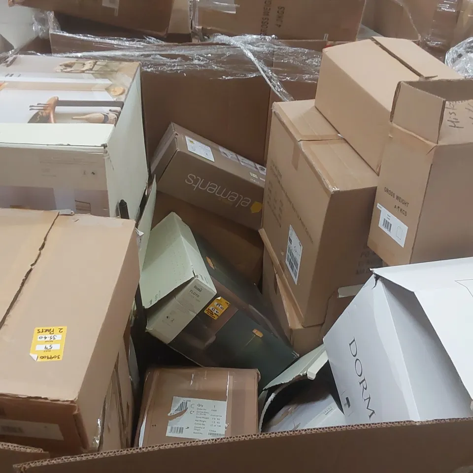 PALLET TO CONTAIN A VERY LARGE QUANTITY OF DESIGNER INDOOR LIGHTING PRODUCTS TO INCLUDE: FLOOR LAMPS, CEILING LIGHTS, TABLE LAMP ECT