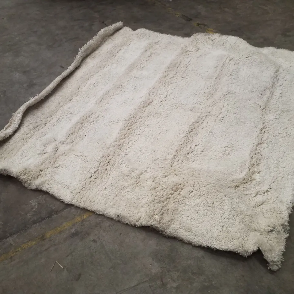 QUALITY DESIGNER AREA RUG - APPROXIMATELY 200×200CM