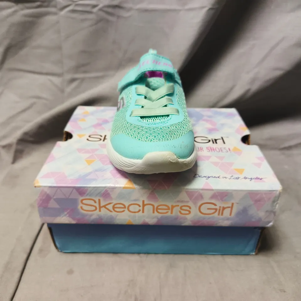 BOXED PAIR OF SKECHERS KID'S SNEAKERS IN BLUE/PINK SIZE UK 8