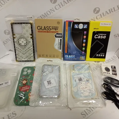 APPROXIMATELY 30 ASSORTED SMARTPHONE & TABLET ACCESSORIES TO INCLUDE CASES, CHARGING CABLES, SCREEN PROTECTORS ETC