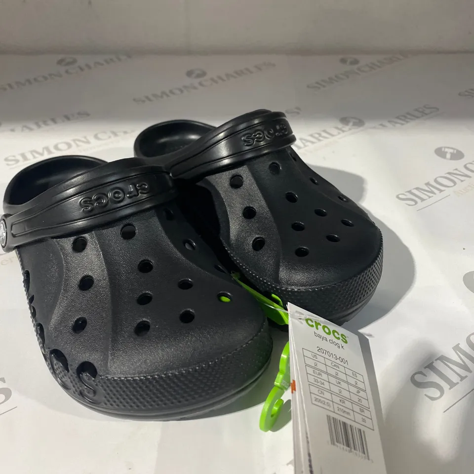 PAIR OF BLACK CROCS SIZE 33-34