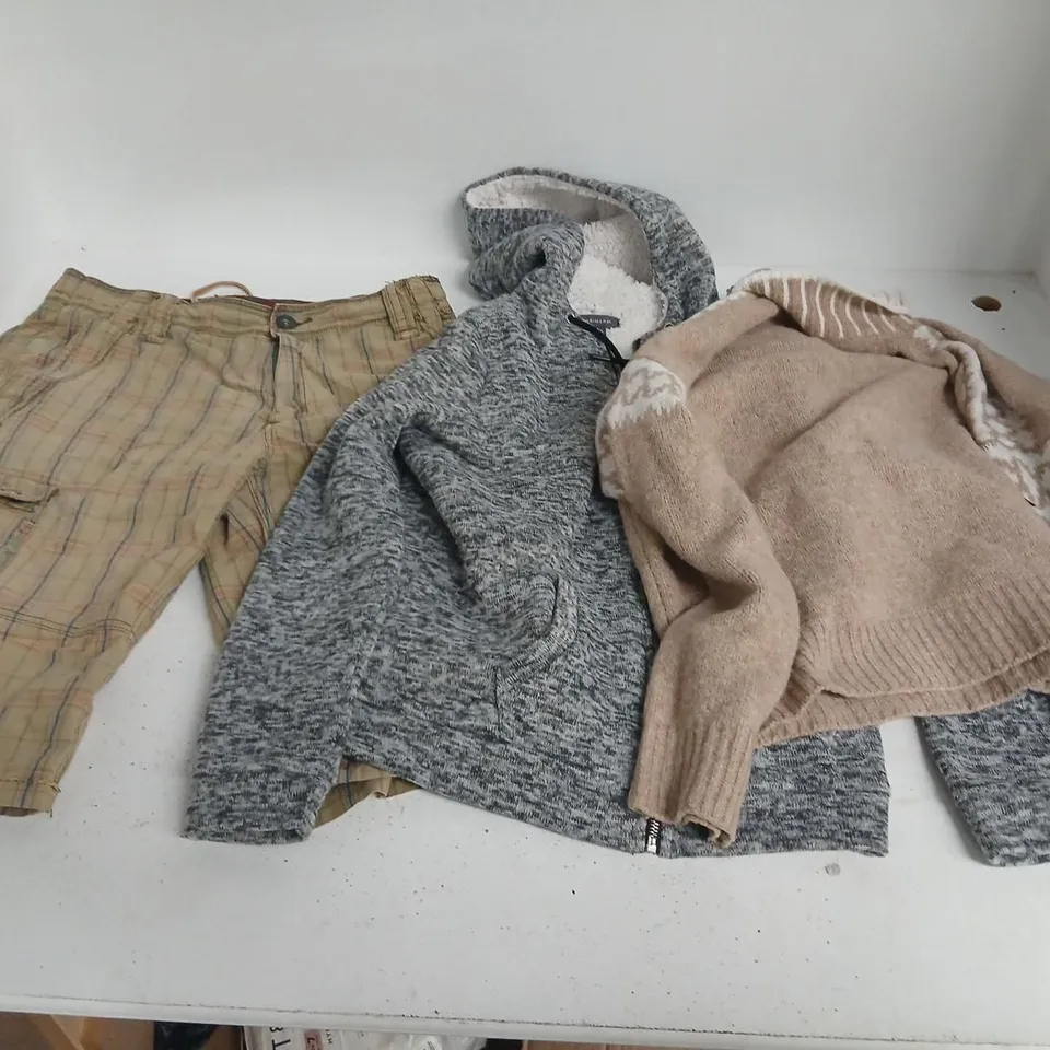 LARGE QUANTITY OF ASSORTED CLOTHING AND ACCESSORIES TO INCLUDE; PRIMARK, NEXT AND DIVIDED