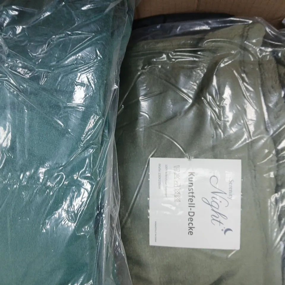 BOX OF APPROXIMATELY 8 ASSORTED HOUSEHOLD ITEMS