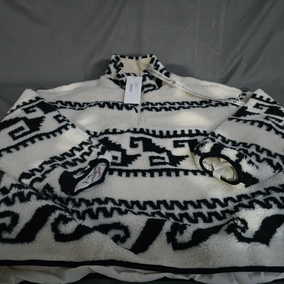 REASN AZTEC DETAIL BORG QUARTER ZIP SWEATSHIRT – CREME, UK 12