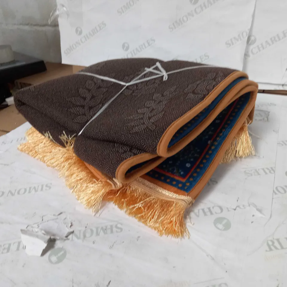 LARGE DETAILED TISSLED RUG IN BROWN 