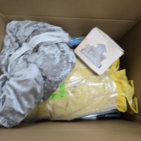 BOX OF APPROXIMATELY 15 ASSORTED HOUSEHOLD ITEMS TO INCLUDE CURTAINS , ORNAMENTS AND  SEALANT 