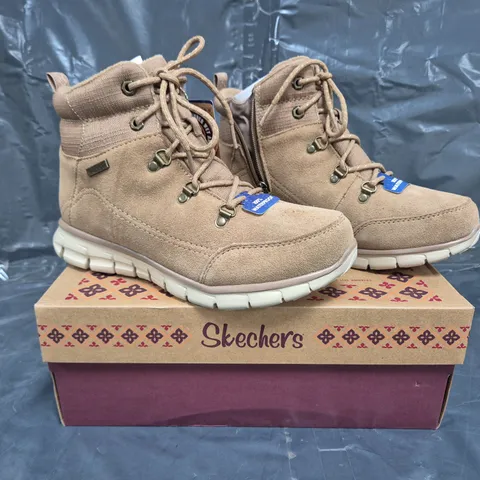 SKECHERS SYNERGY WATERPROOF BOOTS IN CHESTNUT SIZE 5.5