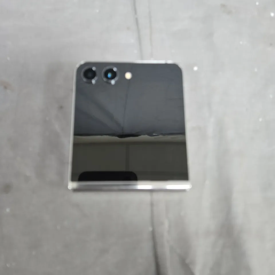 SAMSUNG GALAXY FLIP 5