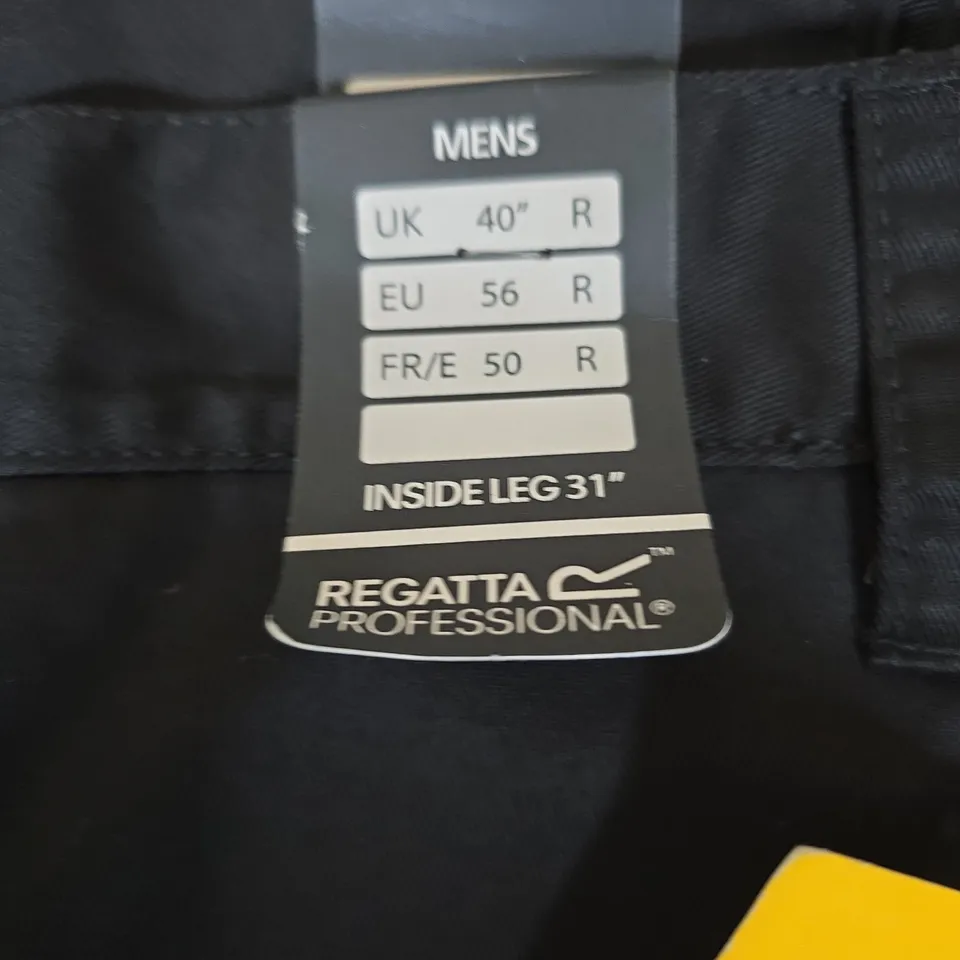 REGATTA PROFESSIONAL MEN'S WATER-REPELLENT CARGO TROUSERS, BLACK, UK 40 