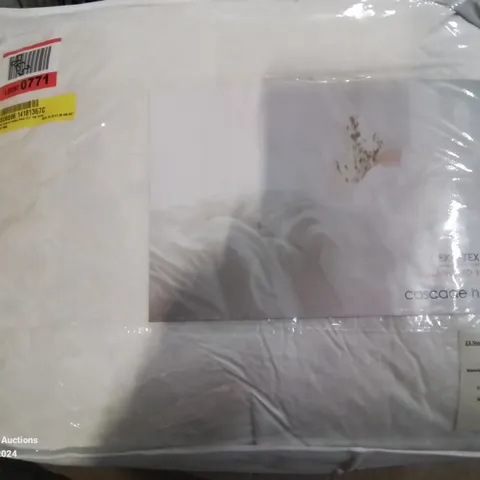 GOOSE DOWN & FEATHER BLEND 13.5 TOG KINGSIZE DUVET