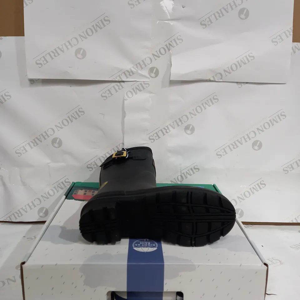 PAIR OF JOULES MOLLY WELLY IN BLACK AND YELLOW - UK SIZE 3