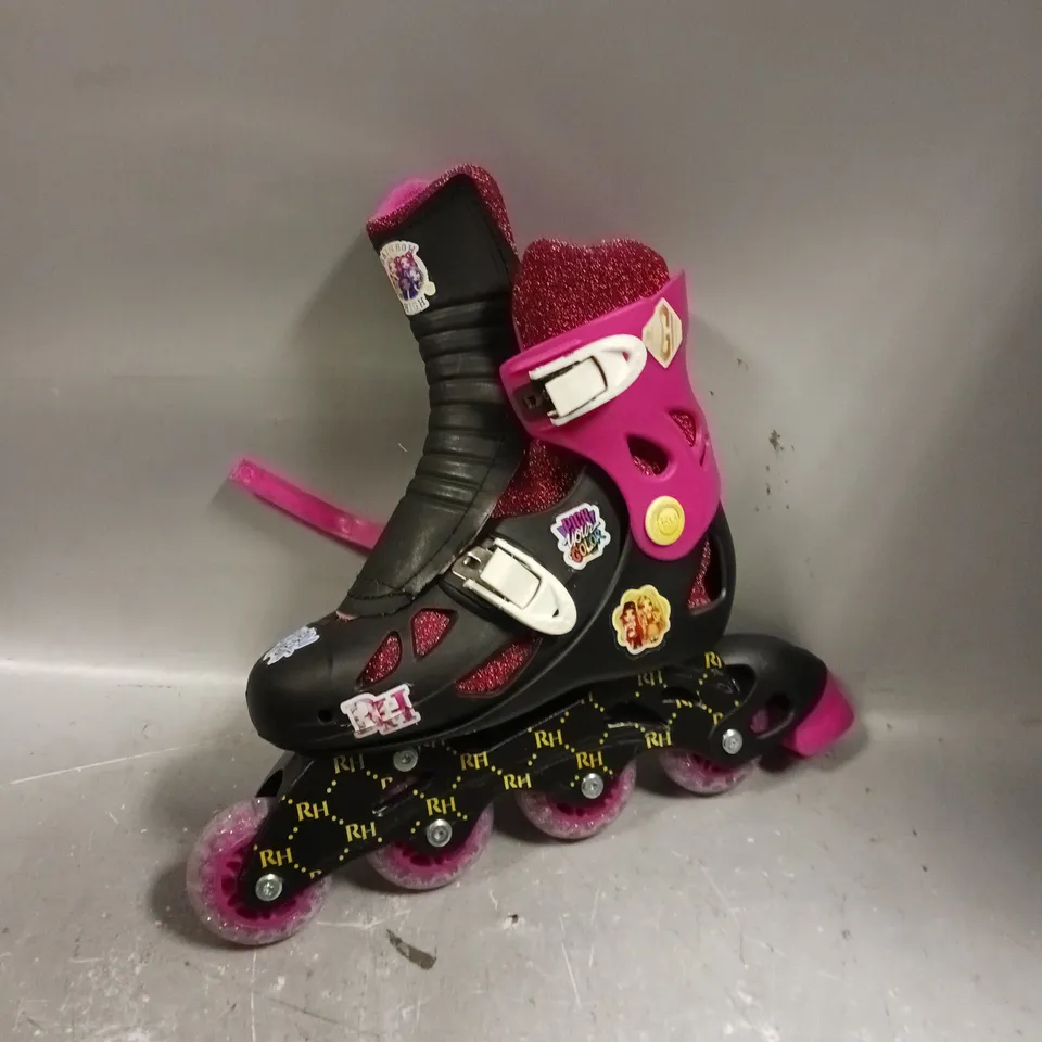 BOXED RAINBOW HIGH IN LINE SKATES  