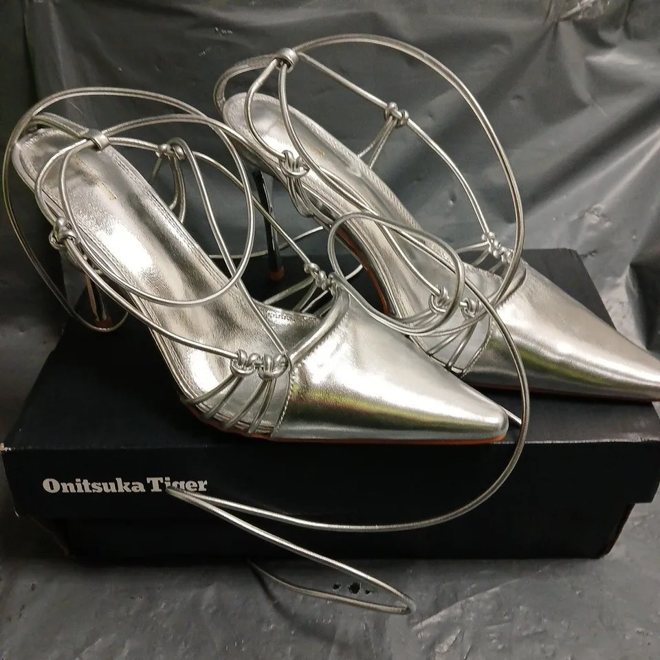 BOXED PAIR OF ONITSUKA TIGER MEXICO 66 HIGH HEEL SHOES - 6