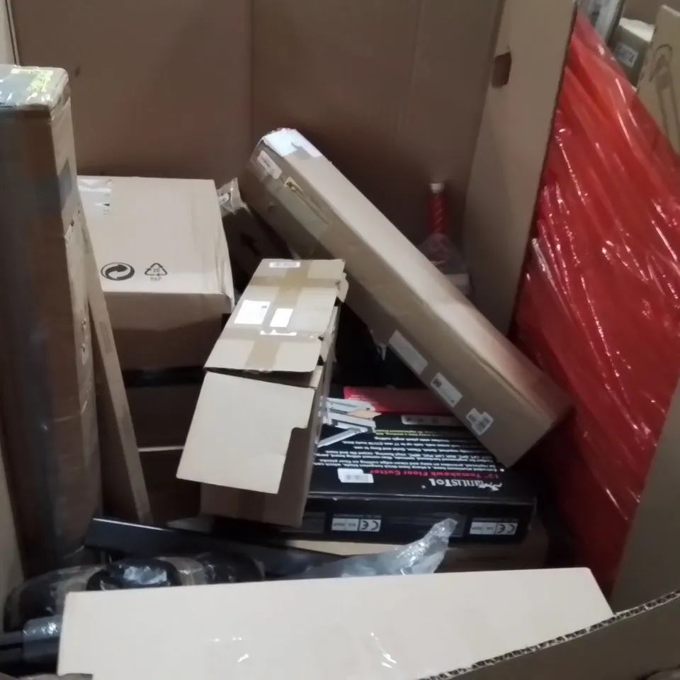 PALLET OF ASSORTED HOUSEHOLD GOODS AND PRODUCTS TO INCLUDE;TURNTABLE,KEYBOARD,FOOTBALL PARTY GAME