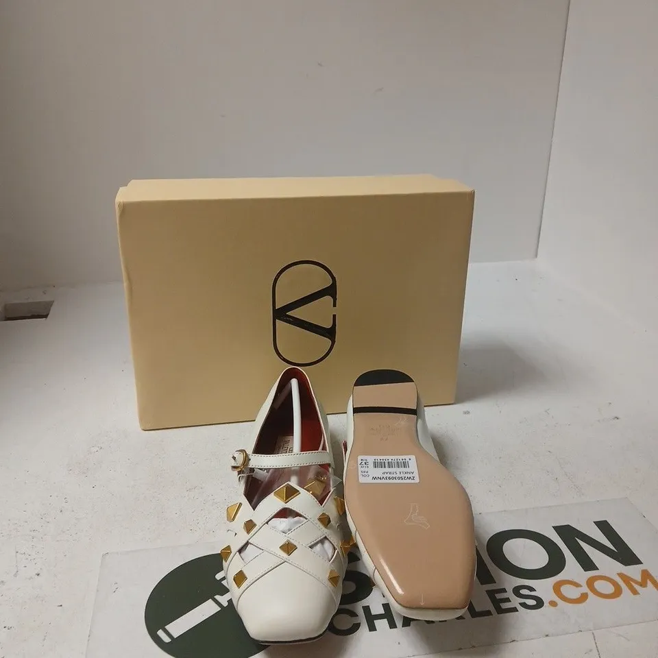 VALENTINO GARAVANI ROCKSTUD ANKLE STRAP SANDALS – WHITE LEATHER, EU 37 (UK 4)