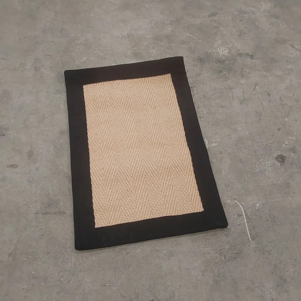 QUALITY DESIGNER MAT - APPROXIMATELY 60 x 40cm