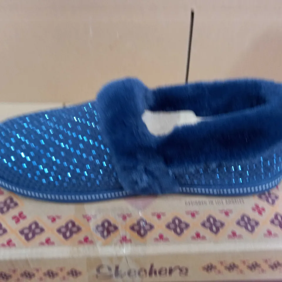 SKETCHERS COZY SLIPPERS - NAVY - SIZE 8