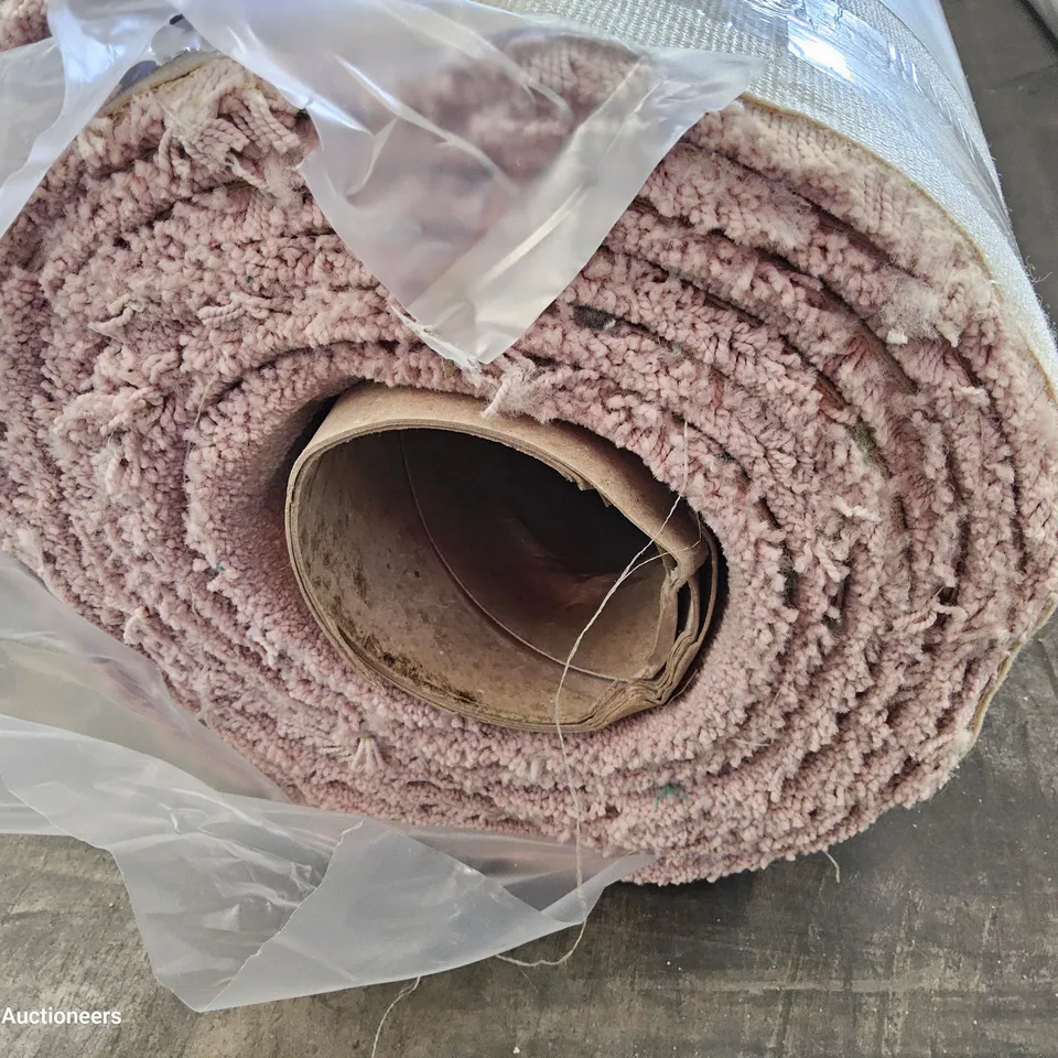 ROLL OF QUALITY LUXURIA VELVET TUTU CARPET APPROXIMATELY 4M × 4.25M